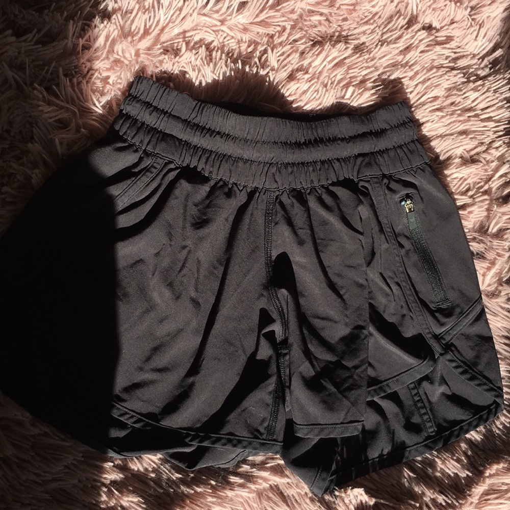 lulu lemon 🍋 shorts, size 4!